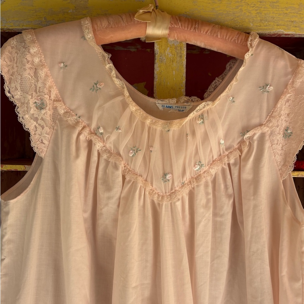 Vintage Lace Trimmed Nightgown with tiny florals fits Large XL or XXL